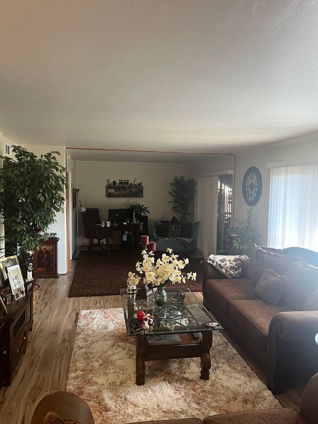 Building Photo - Lovely 2 Bedroom and 2 Bathroom Condo!