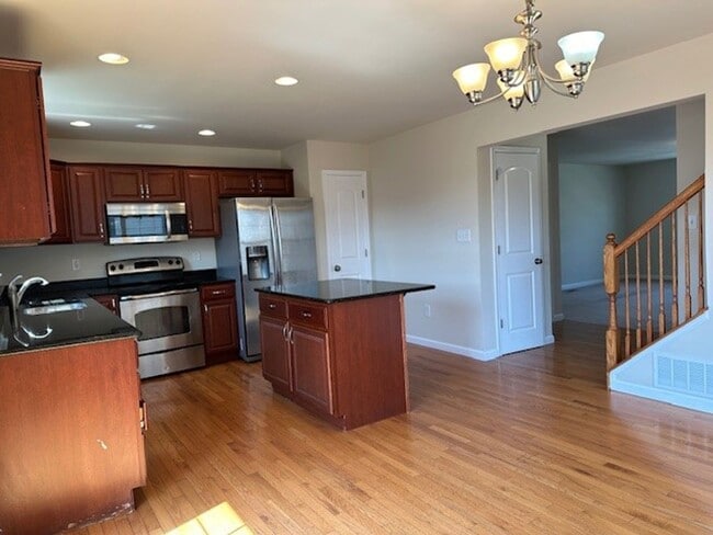 Building Photo - 6443 Creekbend Dr