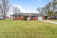 Building Photo - 5525 Sunnyside Dr