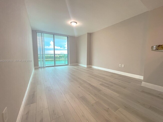 Building Photo - 2681 N Flamingo Rd