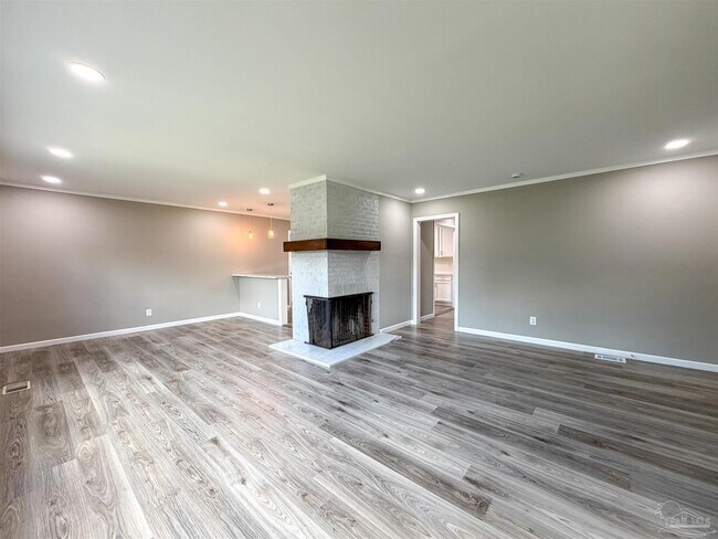 Building Photo - 1815 Hallmark Dr