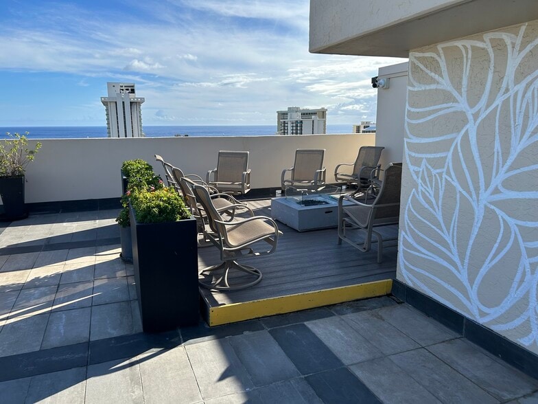 Building Photo - 2345 Ala Wai Blvd