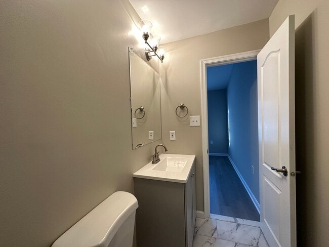 Building Photo - Charming 3 Bedroom/2.5 Bathroom Townhome with Attached Garage in Reisterstown, MD!