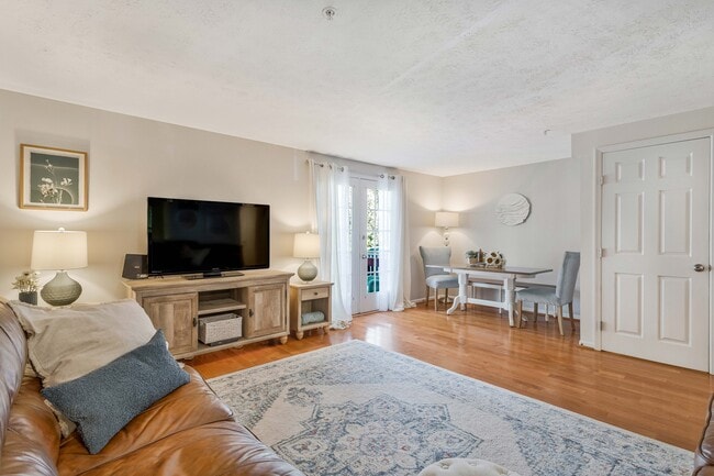 Building Photo - 1226 Quaker Ridge Dr