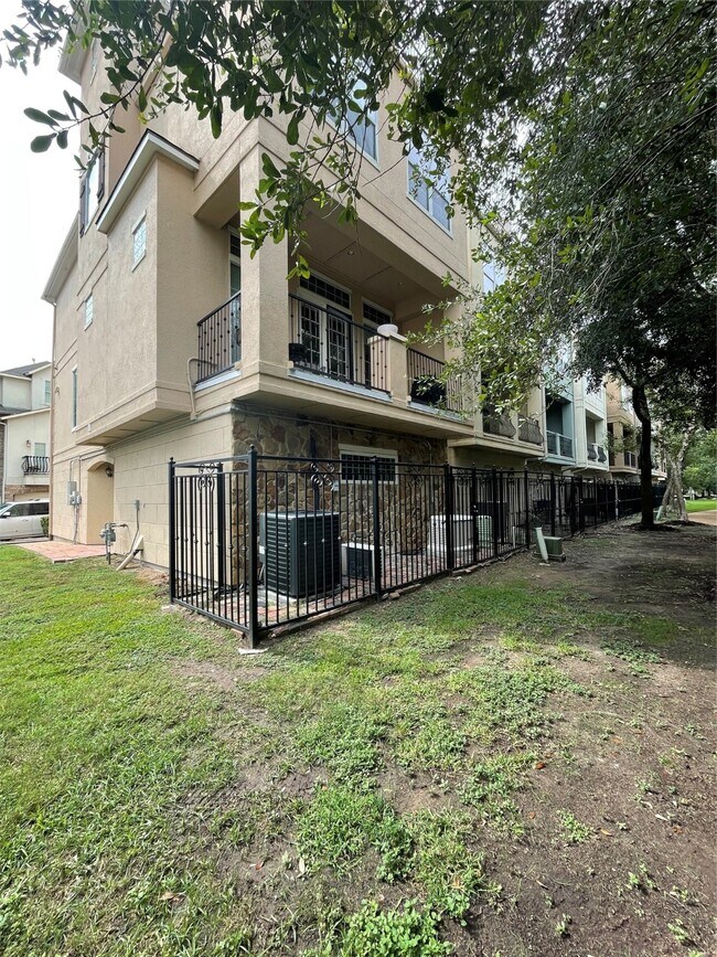 Building Photo - 9127 Harbor Hills Dr