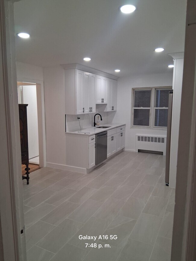 Building Photo - 153 Palisade Ave