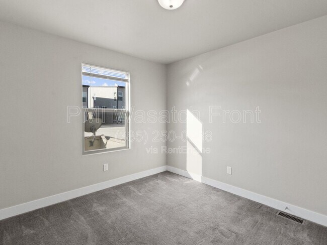 Building Photo - 4721 W Zig Zag Rd