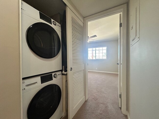 Building Photo - Beautiful 2BD/2BA W/ A/C and Reserved Parking in Normal Heights!