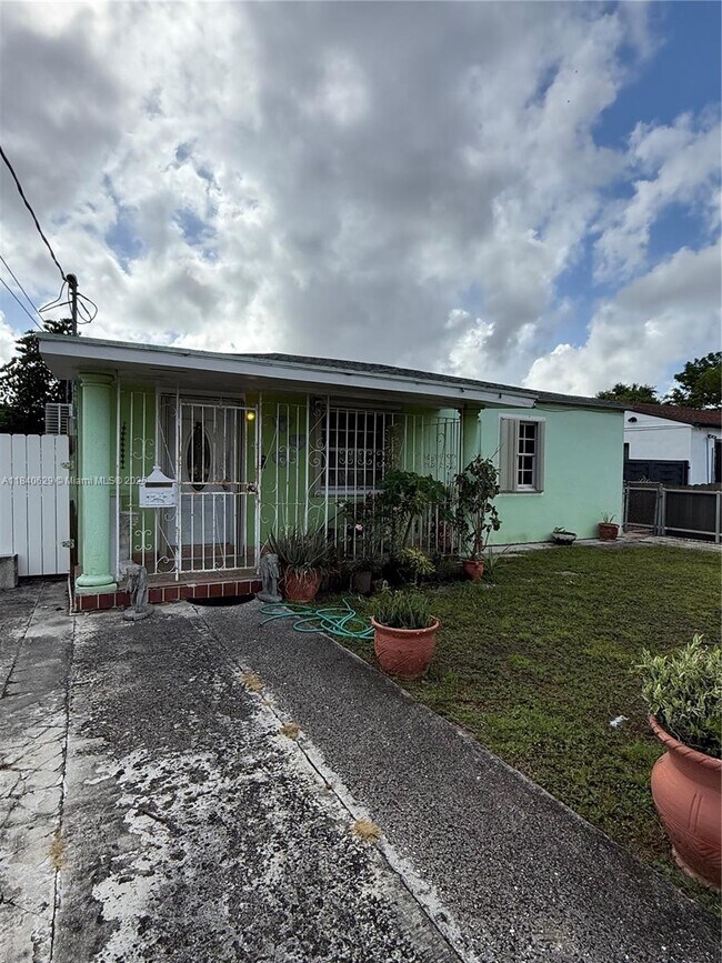 Building Photo - 41 SW 67th Ct