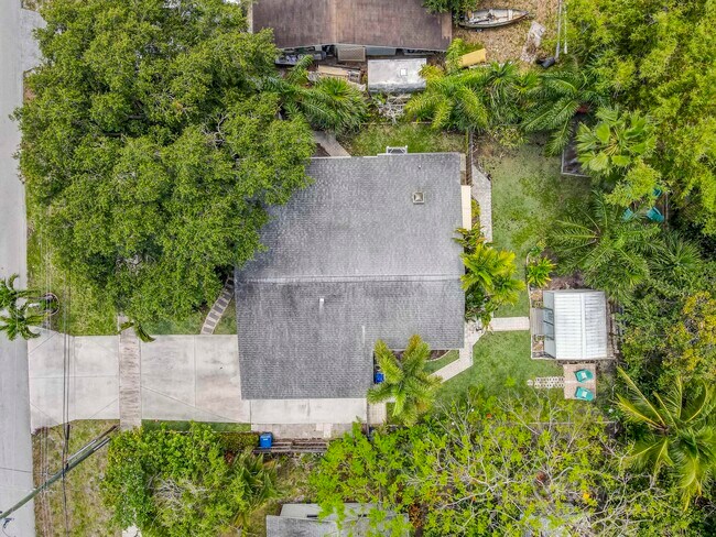 Building Photo - 404 S Caloosahatchee Ave