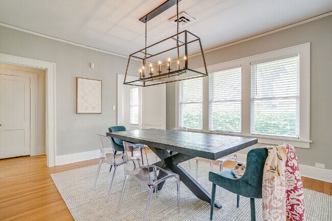 Building Photo - Beautifully Updated 3 Bedroom Home in the Heart of TCU