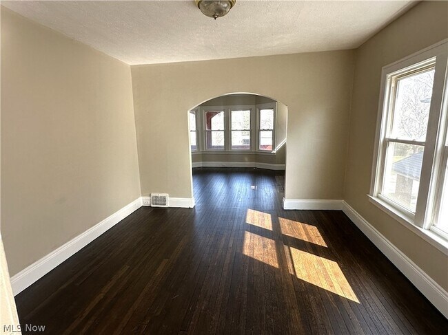 Building Photo - 3342 Desota Ave