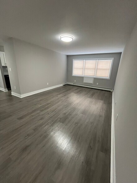 Building Photo - 431 Park Ave