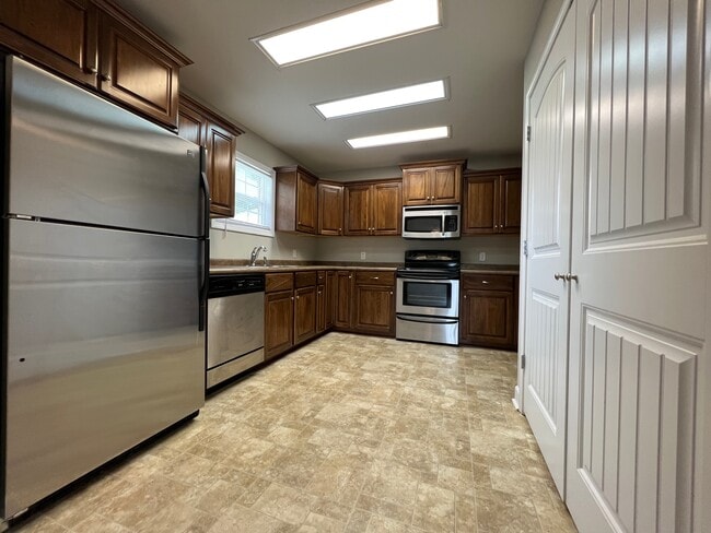 Building Photo - 121 Nature Way