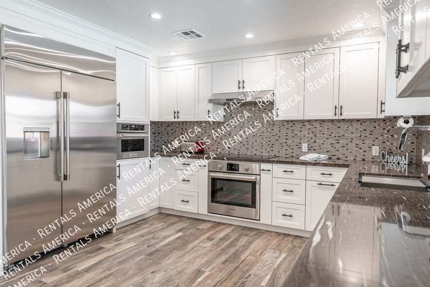 Building Photo - 10626 N 41st St