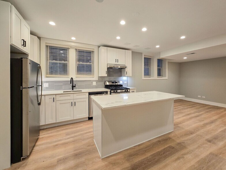 Primary Photo - 4840 N Wolcott Ave