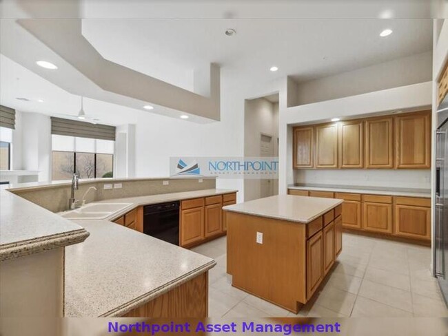 Building Photo - 4 bed, 3 bath in a Must-Have location