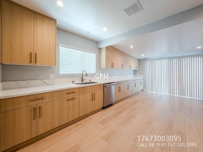 Building Photo - 6454 Gentry Ave
