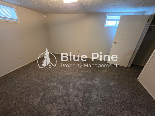 Building Photo - 640 Lincoln Dr