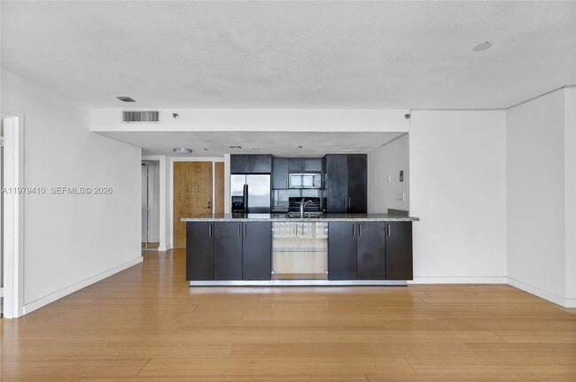 Building Photo - 7601 E Treasure Dr