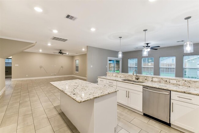 Building Photo - 15407 Cypress Gdns Dr