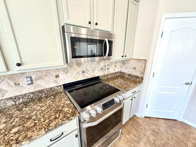 Building Photo - 17455 W Meadow Ln