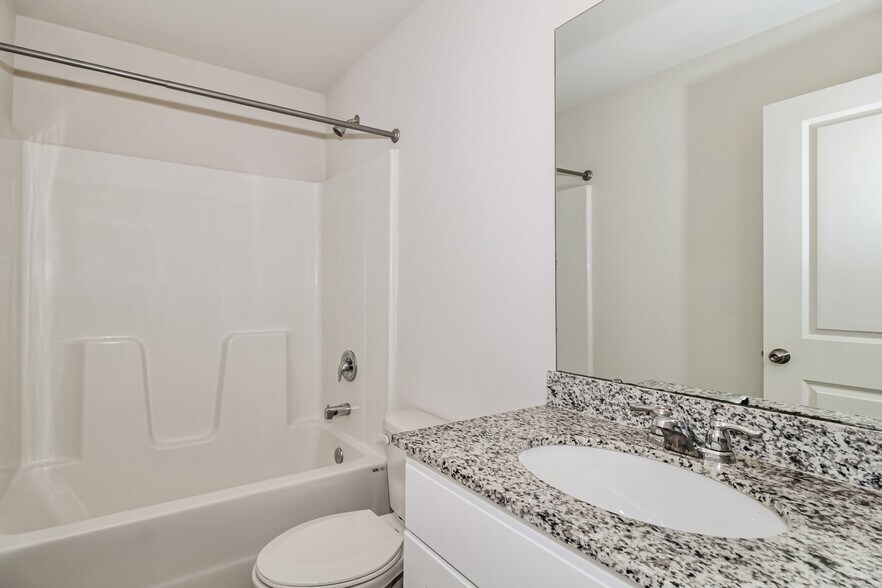 Building Photo - 668 Savanac St SE