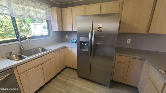 Building Photo - 1350 Jarecki Ave