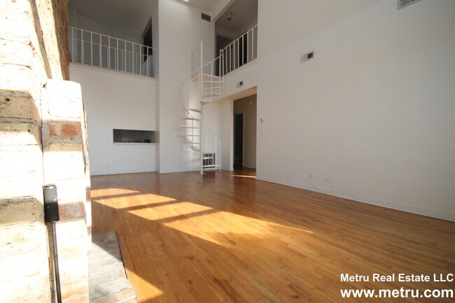 Building Photo - 424 W Belden Ave