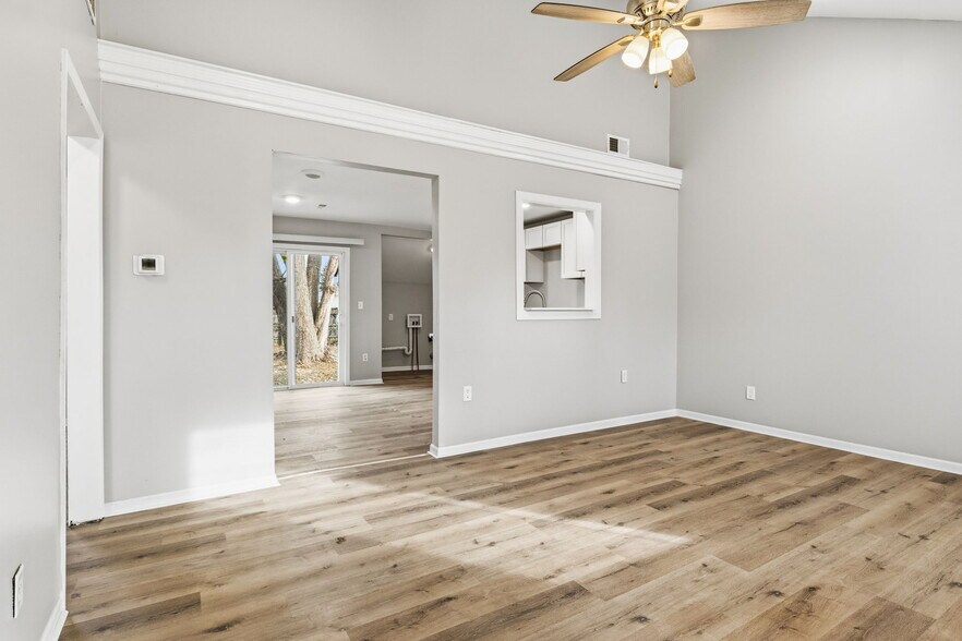 Building Photo - 522 W Vinyard St