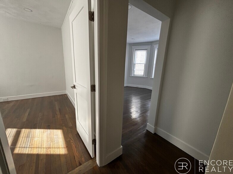 Building Photo - 111 Park Dr