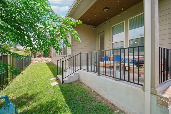 Building Photo - 134 Summer Square Dr