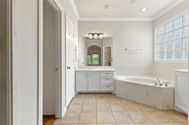 Building Photo - 106 Lazy Springs