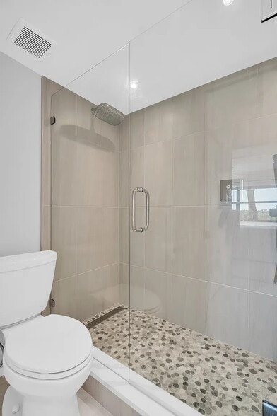 Master Bathroom - 1332 Pasadena Ave S