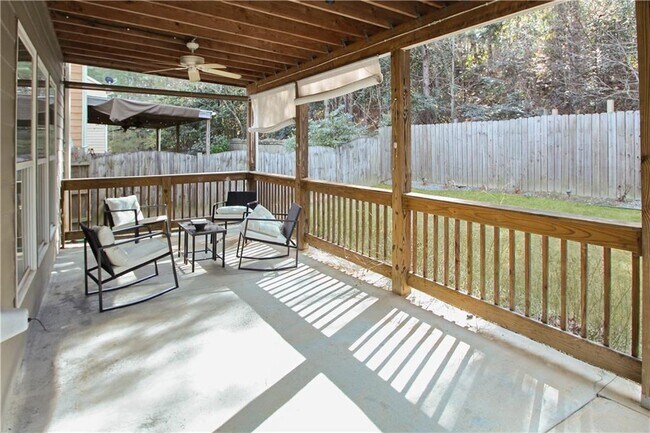 Building Photo - 2389 White Alder Dr NE