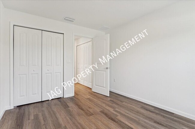 Building Photo - 233 Bird of Paradise Dr