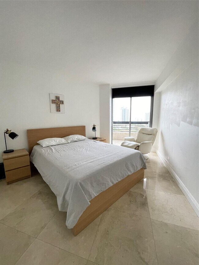 Building Photo - 19101 NE 36th Pl