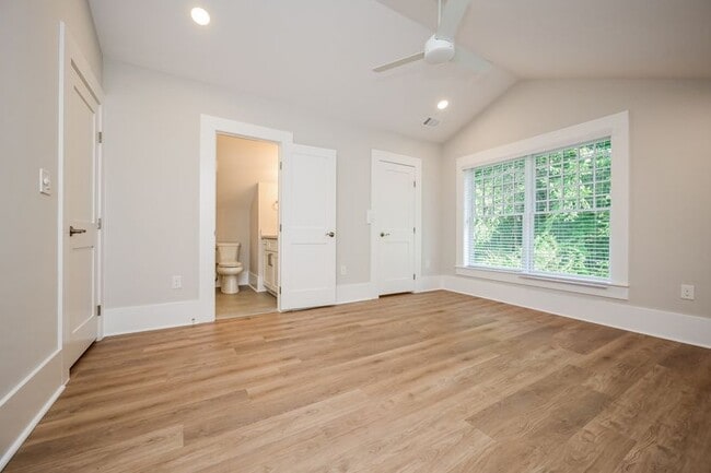 Building Photo - 616 Linwood Ave NE