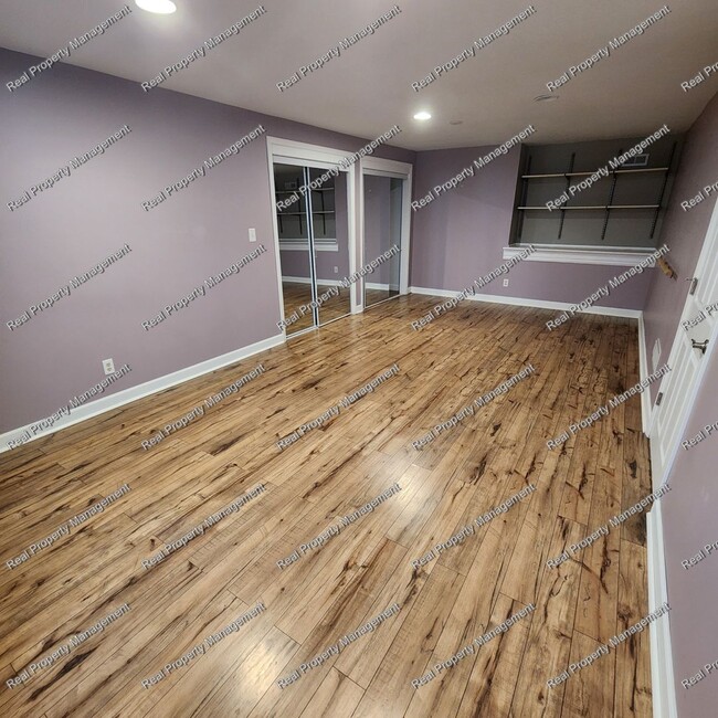 Building Photo - Gorgeous 4 Bedroom Ranch