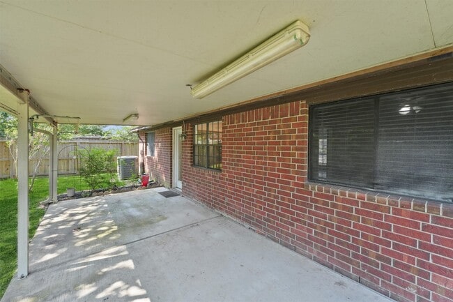 Building Photo - 2801 Dove Tree Dr