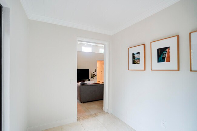 Building Photo - 216 32nd St