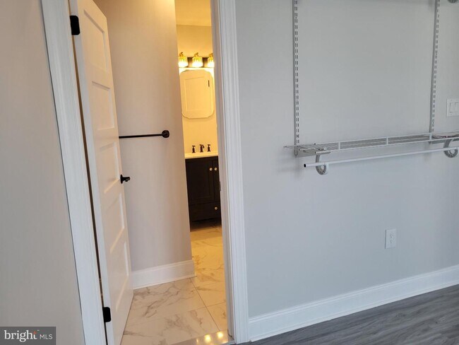 Building Photo - 412 Durfor St