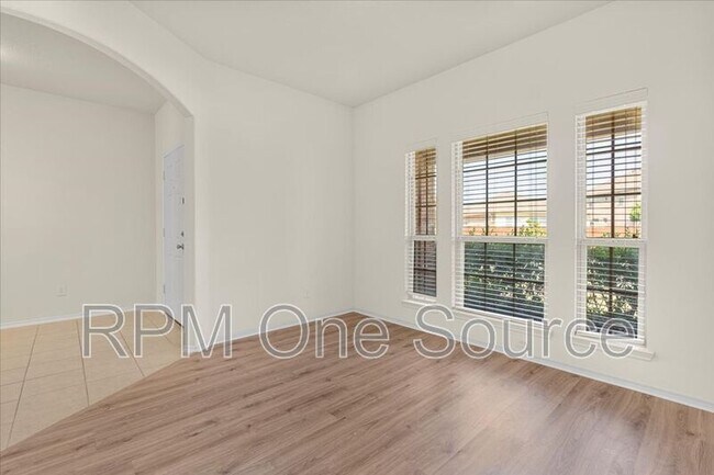 Building Photo - 1729 Park Trails Blvd