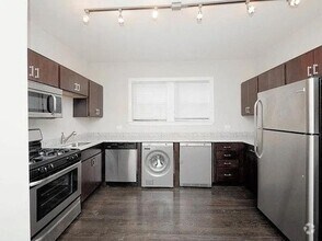 Building Photo - 2 bedroom in Chicago IL 60613
