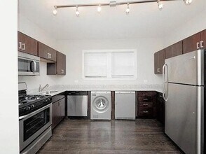 Building Photo - 2 bedroom in Chicago IL 60613