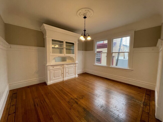 Building Photo - 1934 MAS