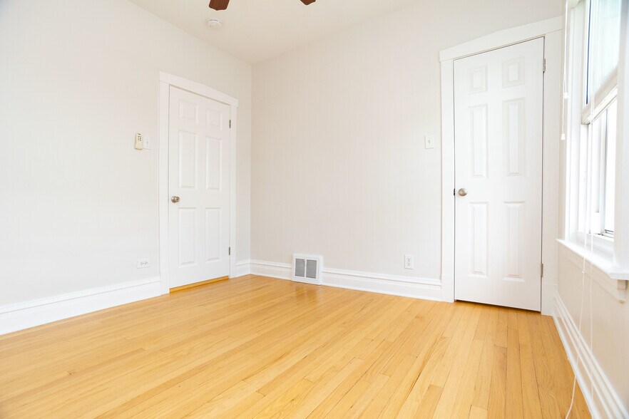 Building Photo - 5023 N Kolmar Ave