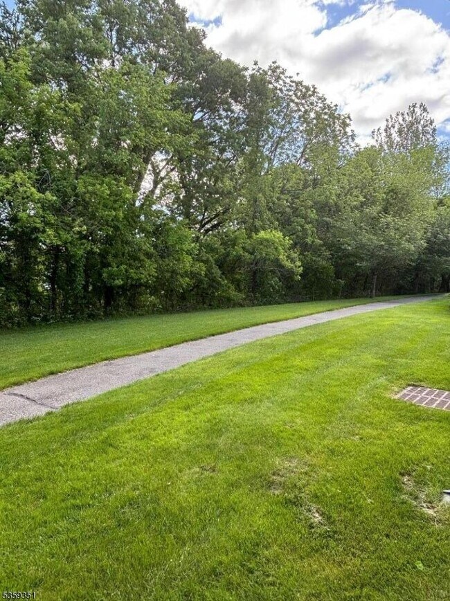 Building Photo - 6006 Brookfield Glen Dr