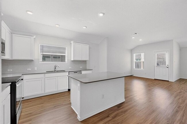 Building Photo - 107 Bear Oak St