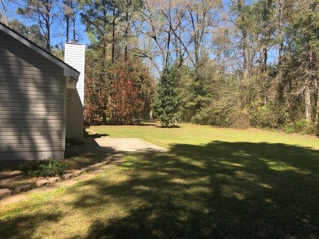 Building Photo - 512 Whistlestop Cir